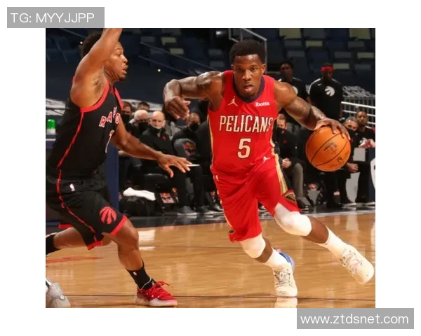 托平巧妙助攻内史密斯底角三分精准命中助力球队逆转局势 托平巧妙助攻内史密斯底角三分精准命中助力球队逆转局势