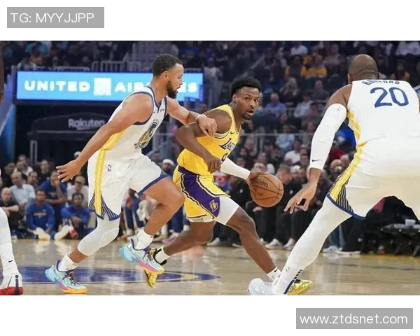 NBA-库里14分布朗尼5分5失误艾顿7+7 勇士轻取湖人 NBA-库里14分布朗尼5分5失误艾顿7+7 勇士轻取湖人