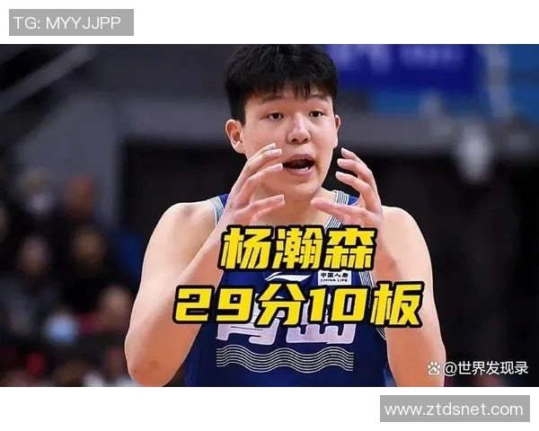 杨瀚森击地妙传 西索科跟进双手暴扣 杨瀚森击地妙传 西索科跟进双手暴扣