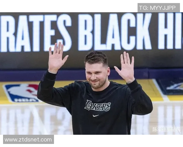 湖人揭幕战点评:东契奇43129缺少支援艾顿低迷开局引质疑 湖人揭幕战点评:东契奇43129缺少支援艾顿低迷开局引质疑